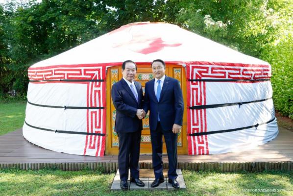 額賀福志郎衆議院議長：両国の議会協力に新たなページが開かれた