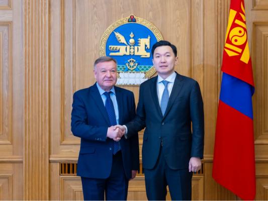 首相、ロシア大使と会談　エネルギー協力を協議