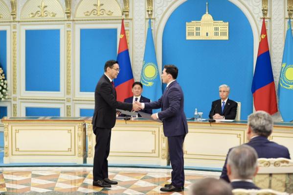 モンゴル・カザフスタン、協力文書に署名