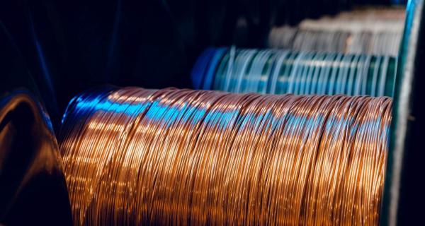 銅価格上昇で財政赤字を補えるか　1トン1万4,000ドル超