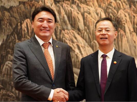 モンゴル・中国、石油探査・開発を共同で加速　今後20年の戦略協力拡大へ