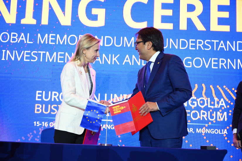 10億ユーロの資金協力覚書を署名