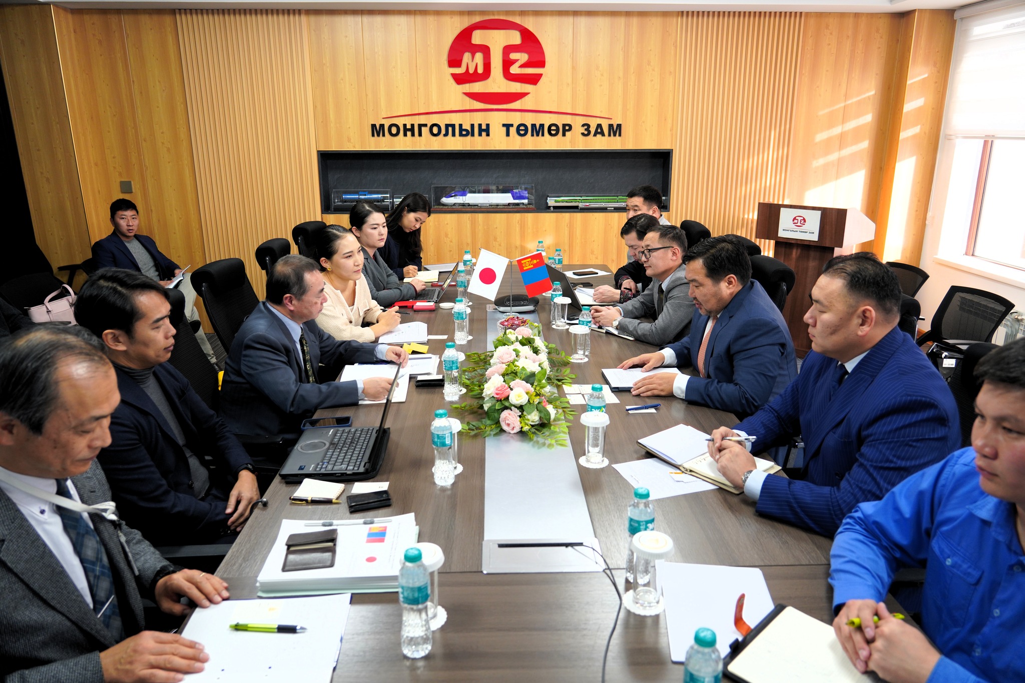 Mongoliin Tumur Zam社、日本のOriental Consultants Globalと会談