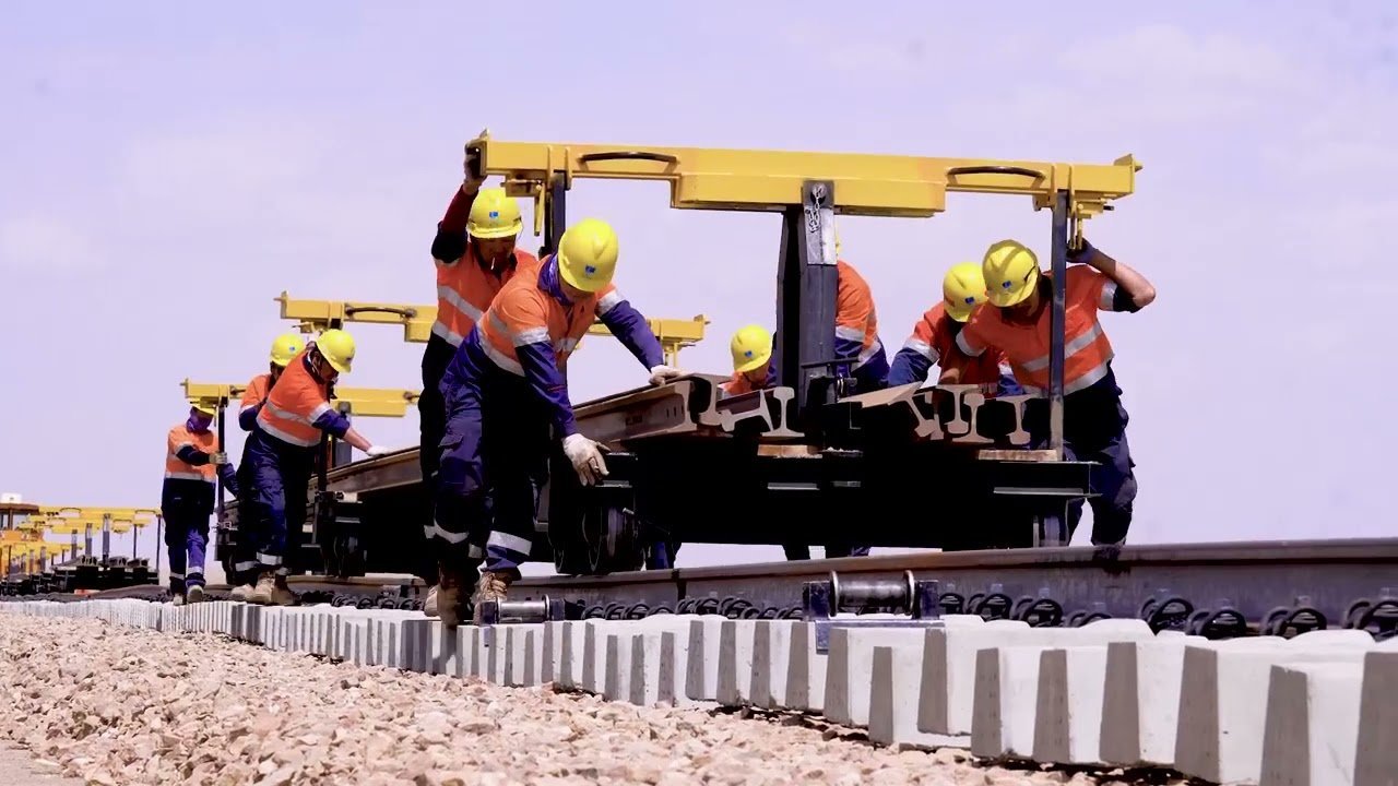 国境横断鉄道、年内70～80％完成へ　27年試験運行予定