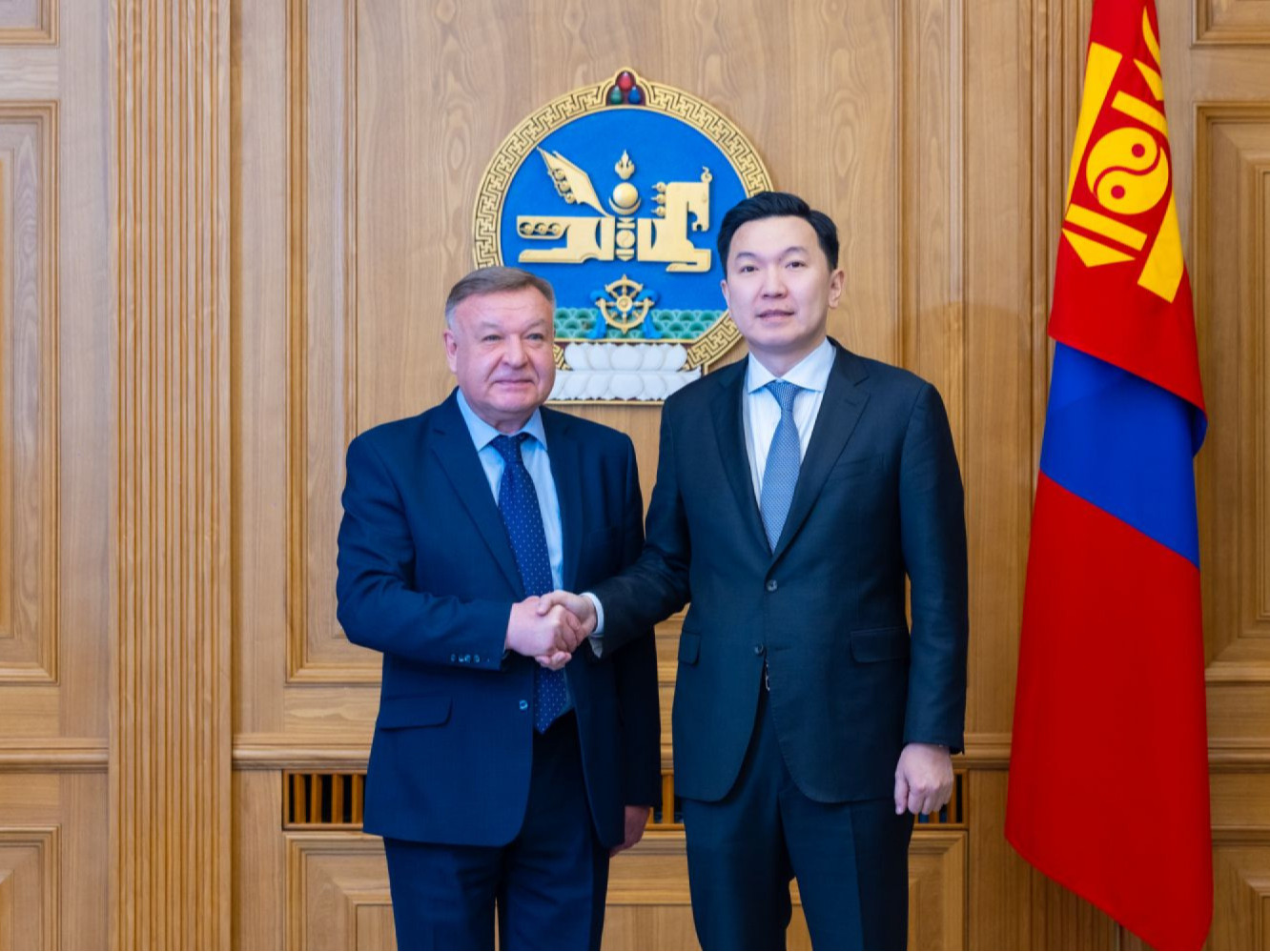 首相、ロシア大使と会談　エネルギー協力を協議